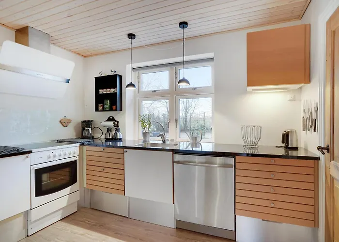 Сasa de vacaciones 3 Bedroom Gorgeous In Lem St *